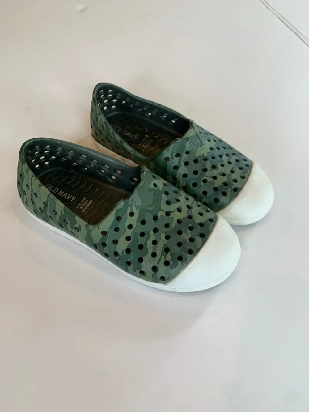Old Navy Little Kids Boys Size 11 Green Camo Slip-On Waterproof Plastic Shoes